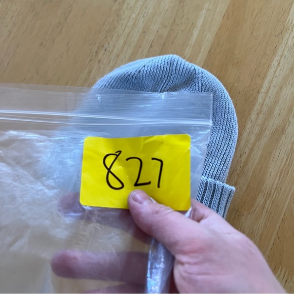 Arc'teryx Mallow Toque in solidute Gray Knit Beanie - Picture 11 of 11